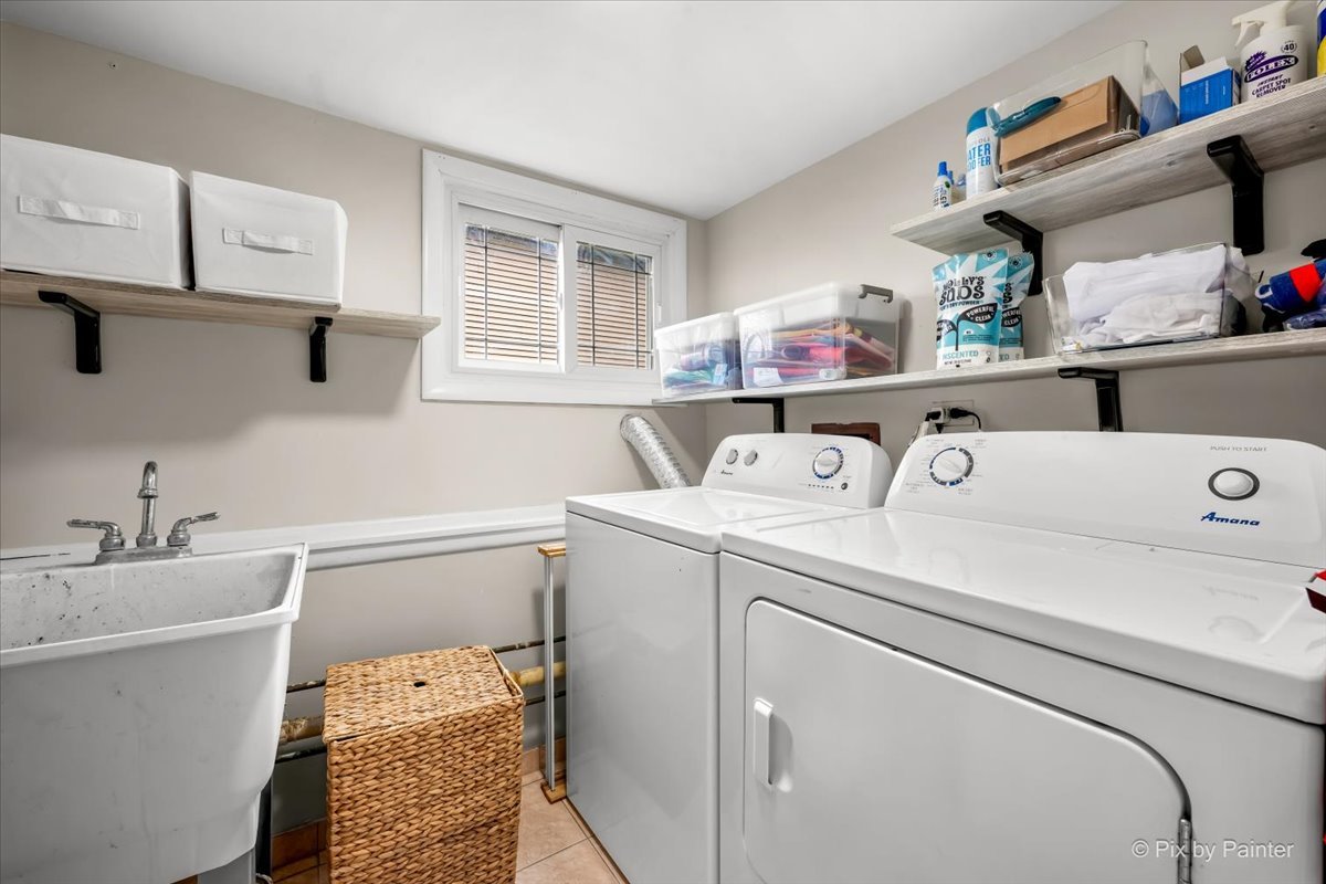 1908 Moore Avenue St. Charles, IL 60174 - Photo 32 of 45 a utility room with dryer and washer