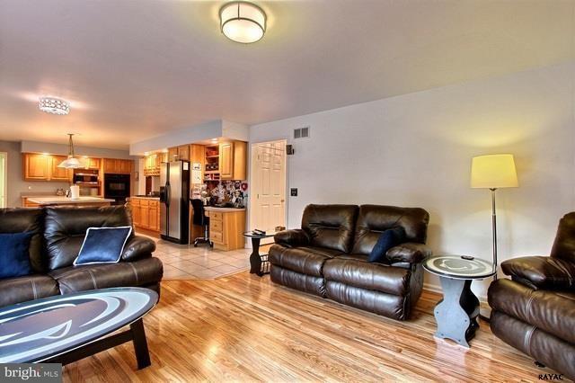 2748 Chestnut Run Road York, PA 17402 - Photo 6 of 25 Gallery Image 6
