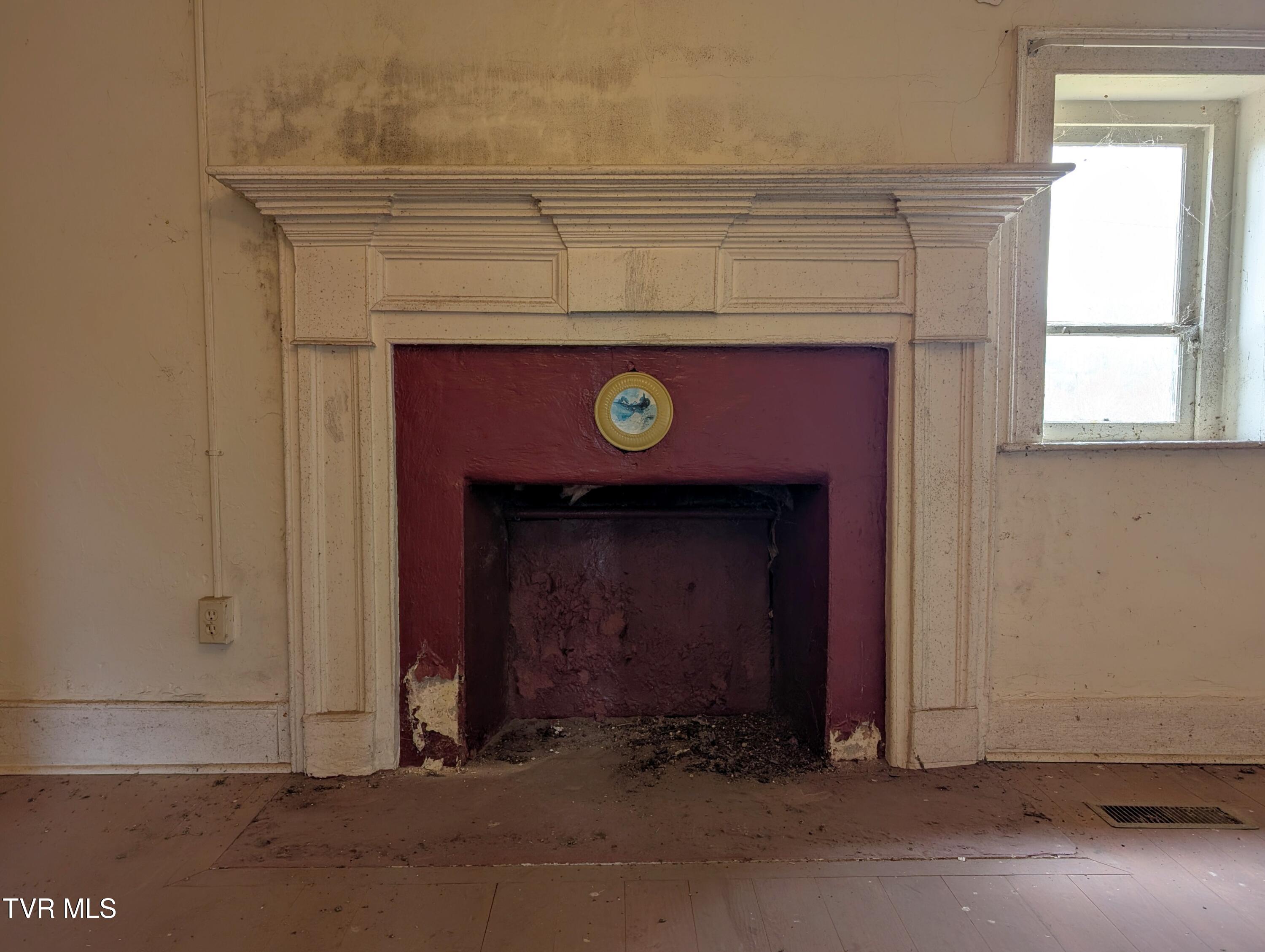 337 Painter Road Bristol, TN 37620 - Photo 11 of 52 PXL_20250320_180427795.MP~2