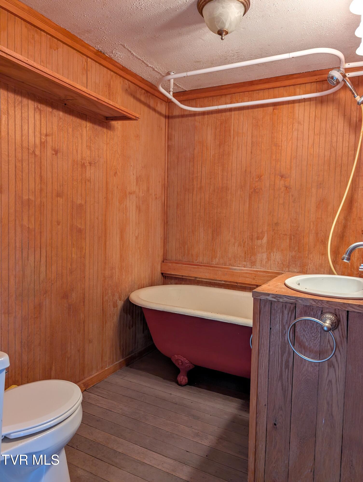 337 Painter Road Bristol, TN 37620 - Photo 16 of 52 PXL_20250320_180524483~2