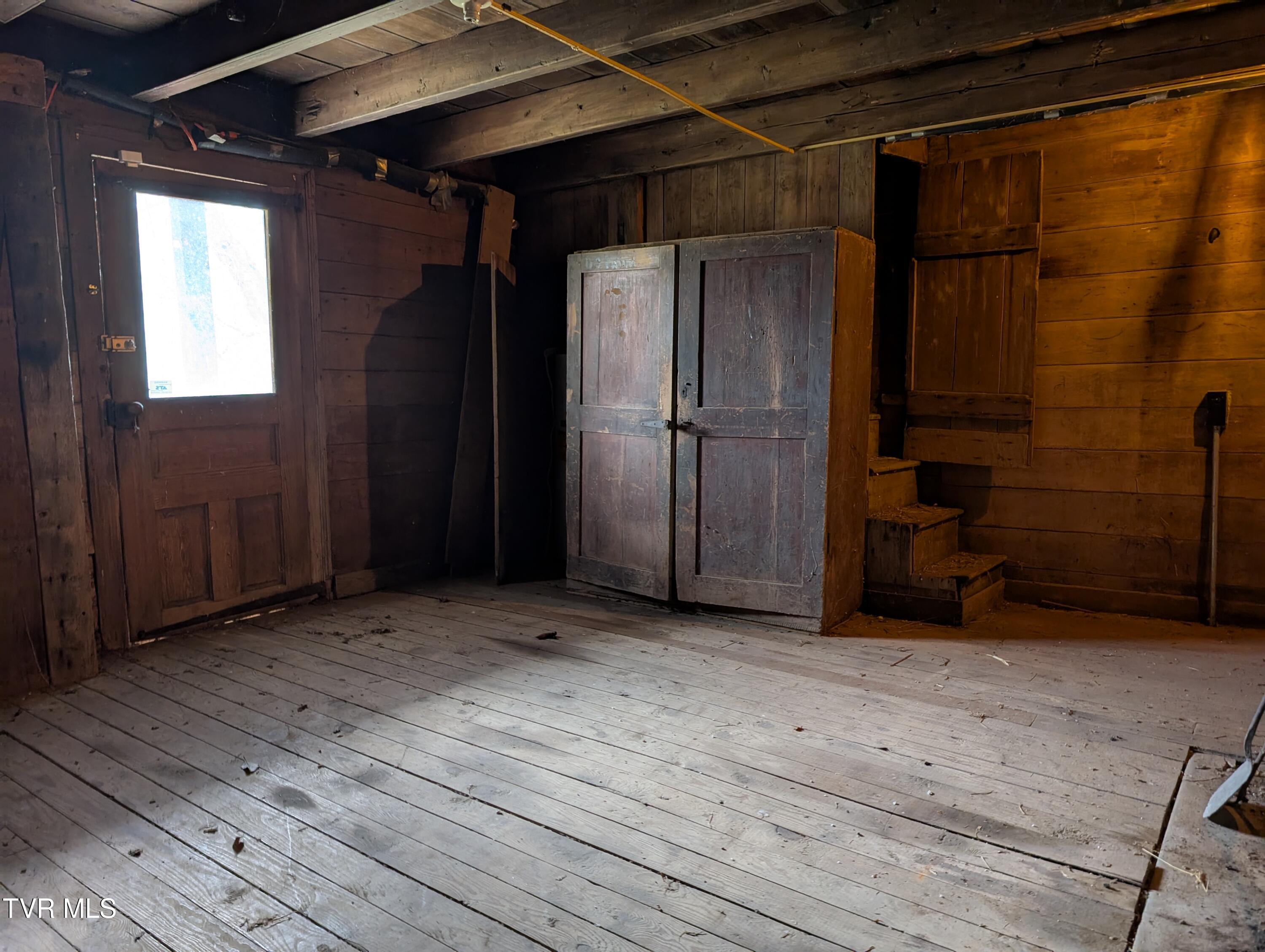 337 Painter Road Bristol, TN 37620 - Photo 20 of 52 PXL_20250320_180627345.MP