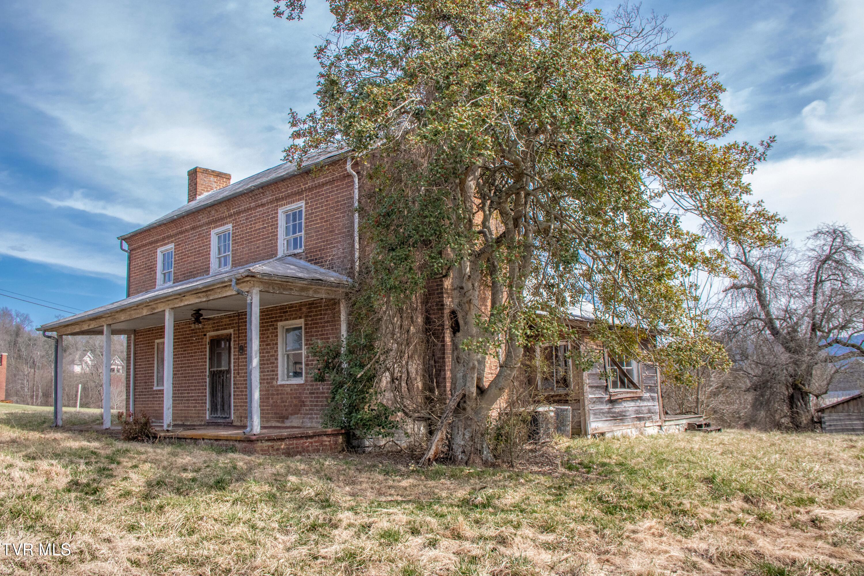 337 Painter Road Bristol, TN 37620 - Photo 2 of 52 Painter-5~2