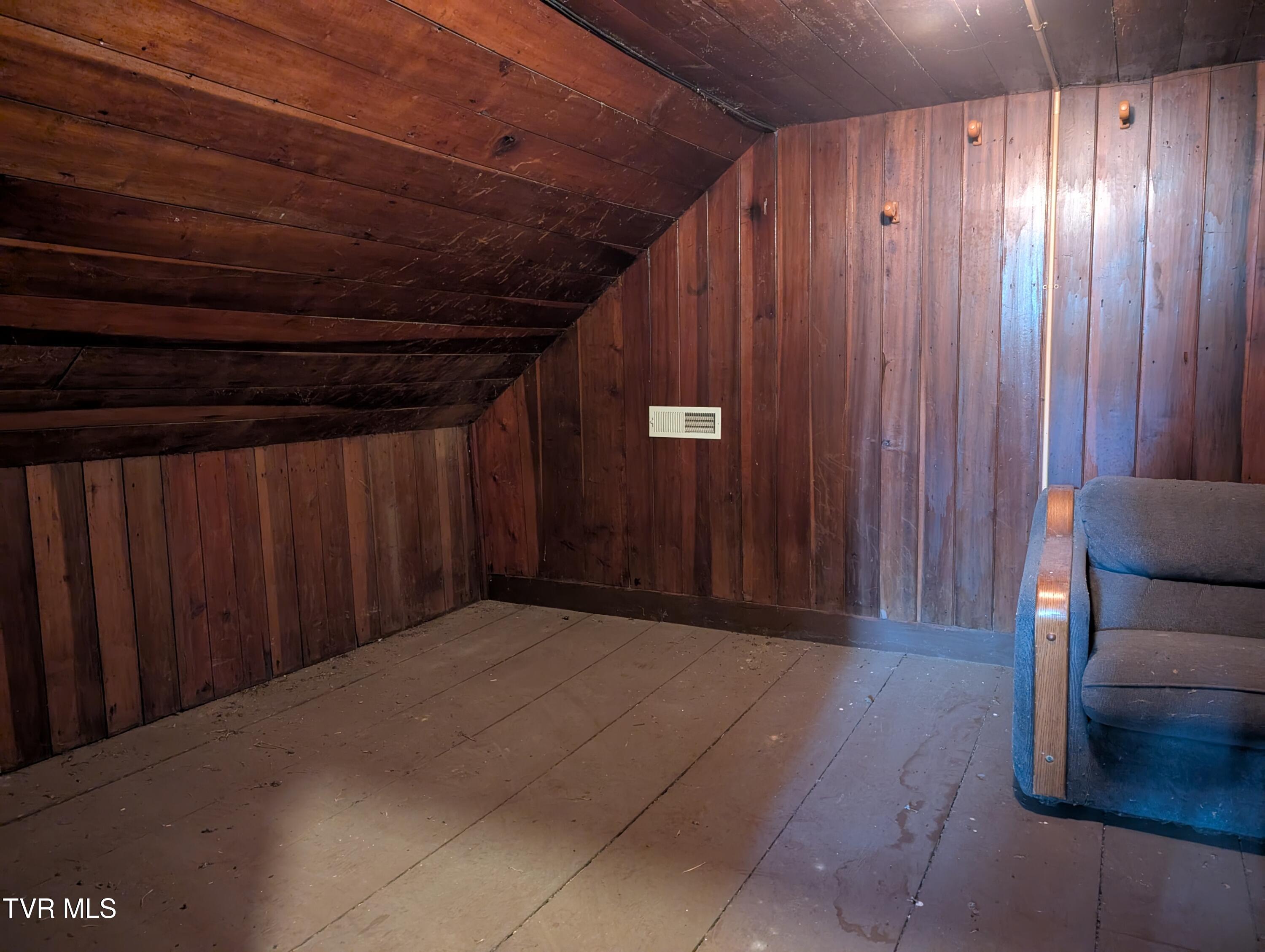 337 Painter Road Bristol, TN 37620 - Photo 25 of 52 PXL_20250320_180901339