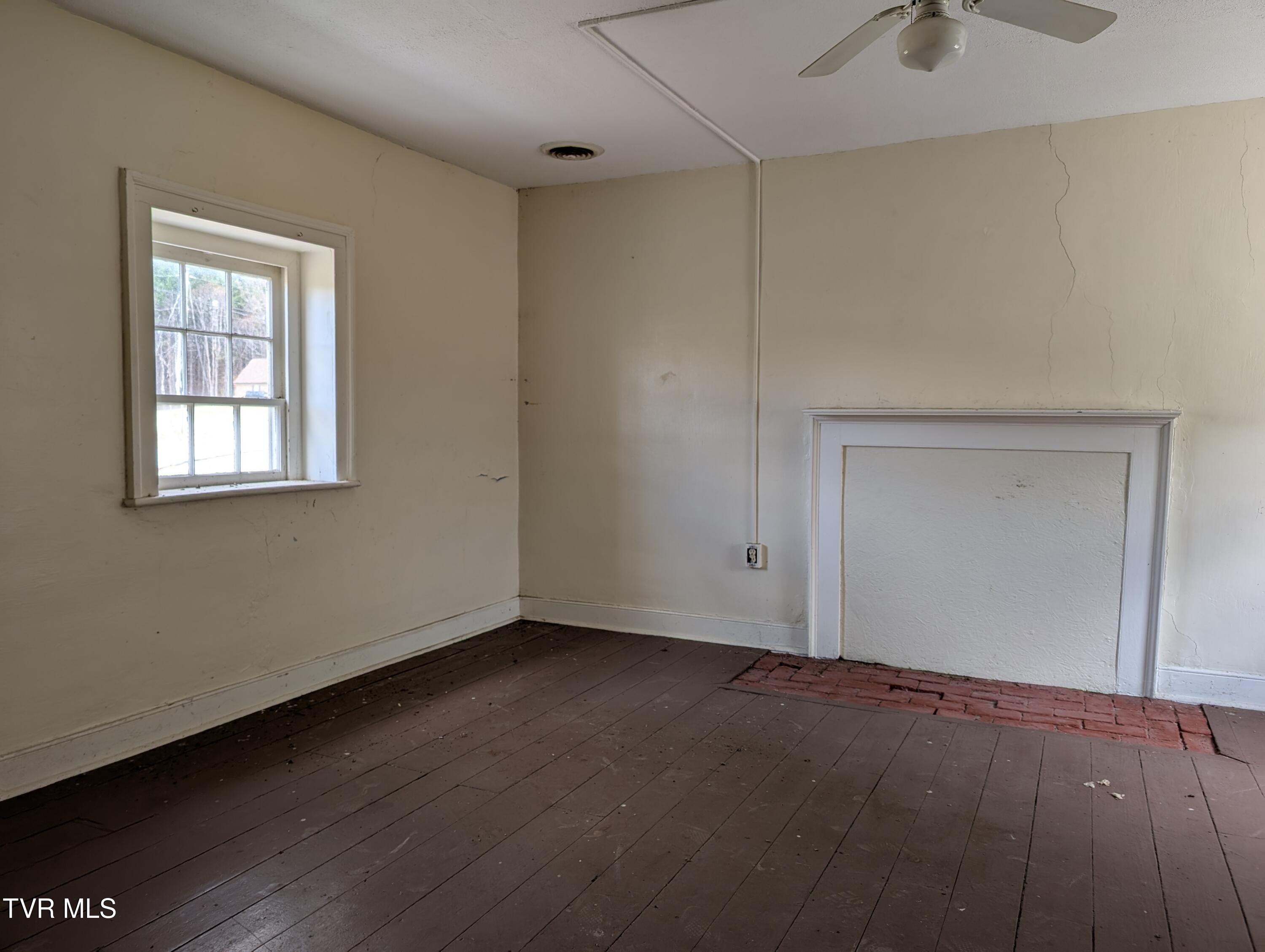 337 Painter Road Bristol, TN 37620 - Photo 27 of 52 PXL_20250320_180936873