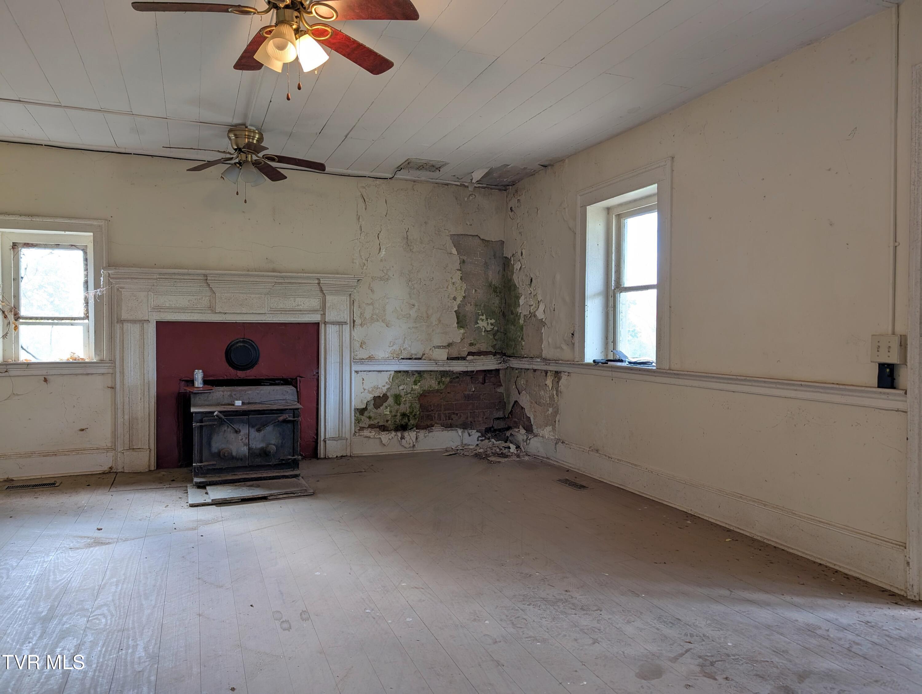 337 Painter Road Bristol, TN 37620 - Photo 9 of 52 PXL_20250320_180412074~2