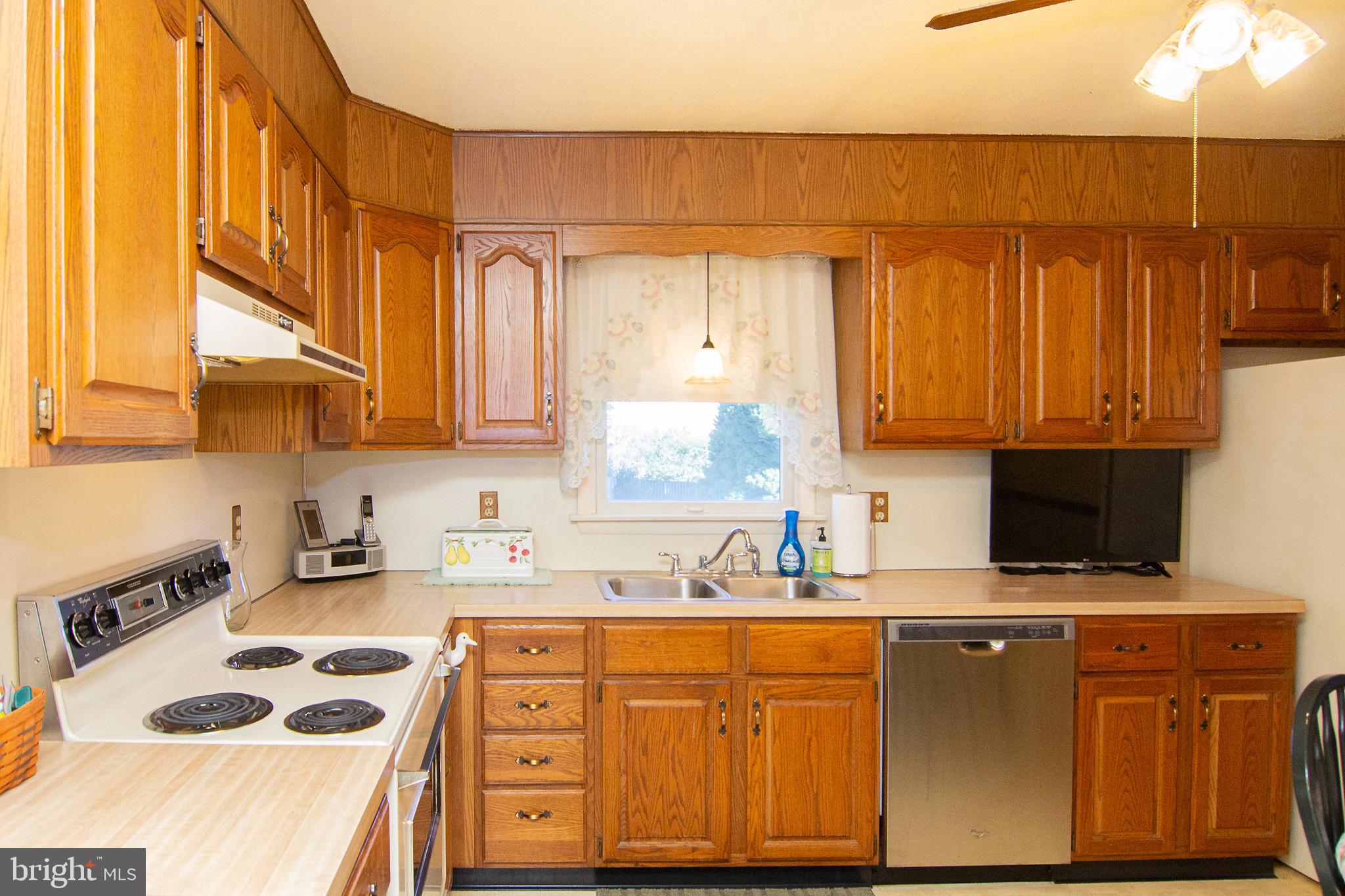 2799 Bert Fowler Road Manchester, MD 21102 - Photo 12 of 33 Kitchen