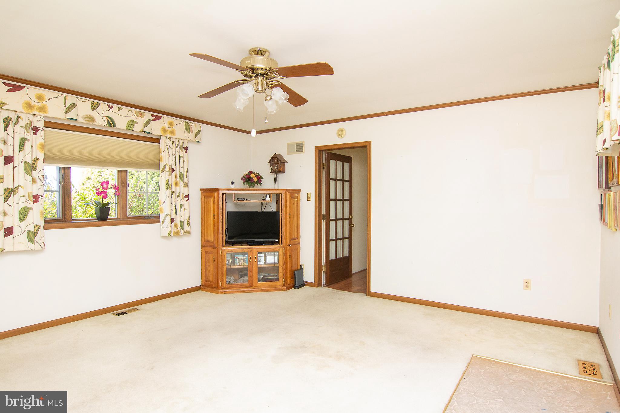 2799 Bert Fowler Road Manchester, MD 21102 - Photo 14 of 33 Family room
