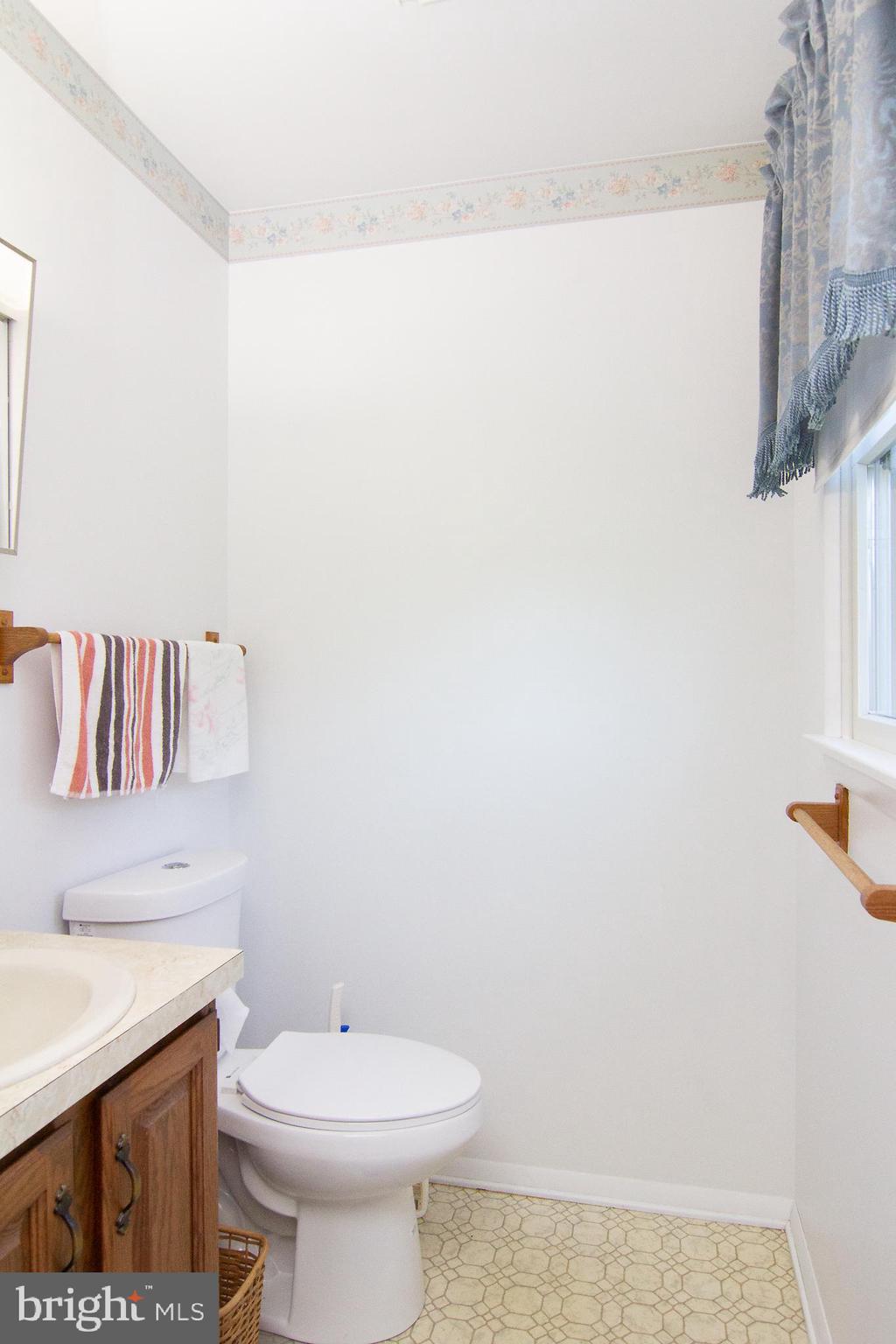 2799 Bert Fowler Road Manchester, MD 21102 - Photo 21 of 33 Primary half bath