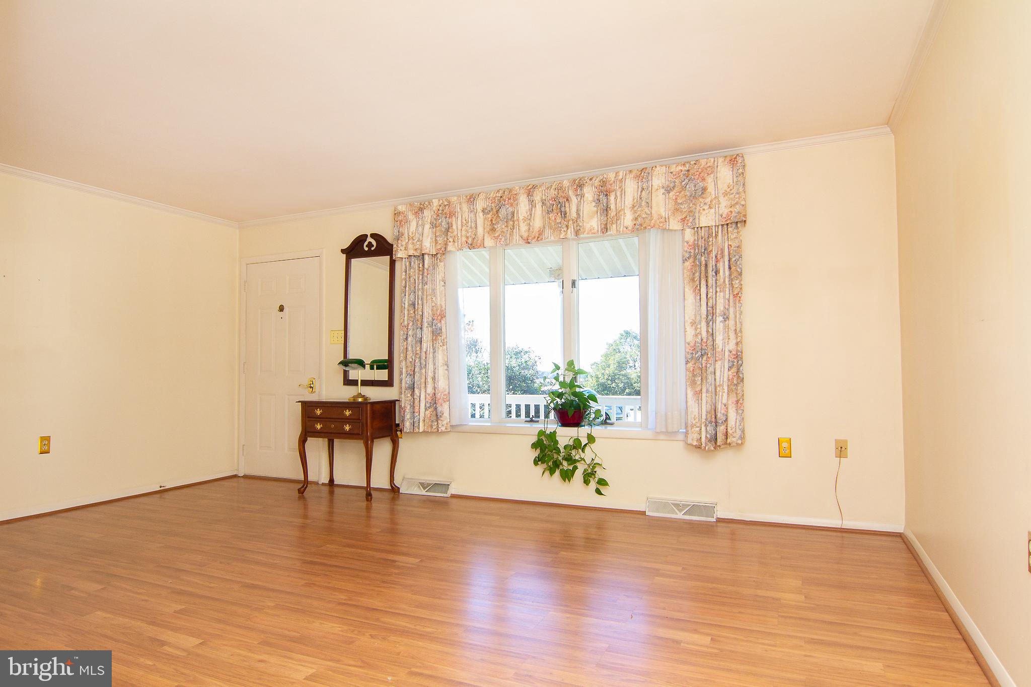 2799 Bert Fowler Road Manchester, MD 21102 - Photo 5 of 33 Living room