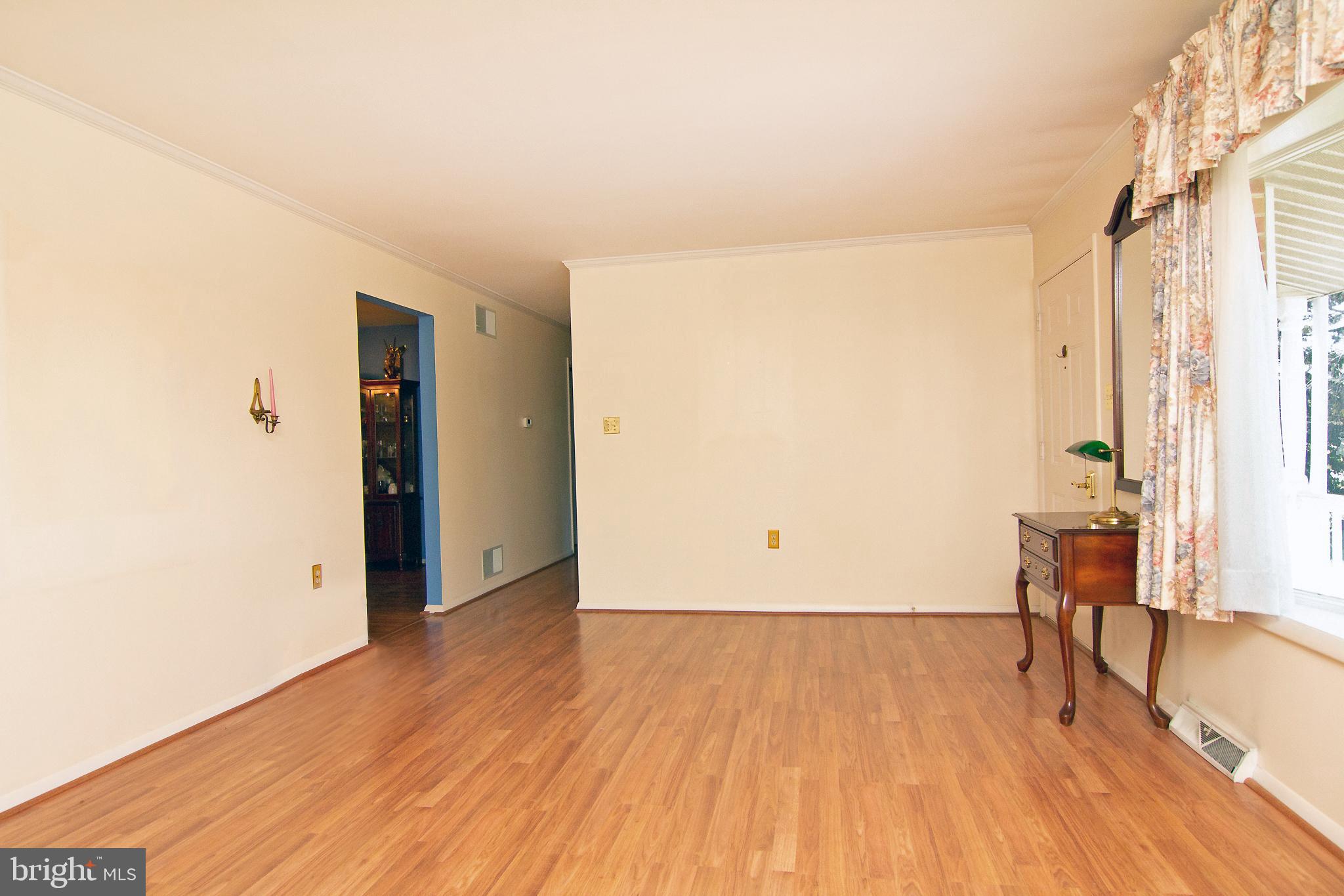 2799 Bert Fowler Road Manchester, MD 21102 - Photo 6 of 33 Living room