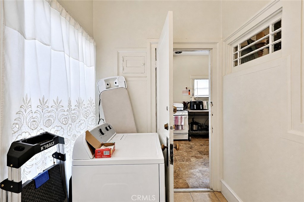 2130 Canal Street Merced, CA 95340 - Photo 17 of 45 a utility room with dryer and washer