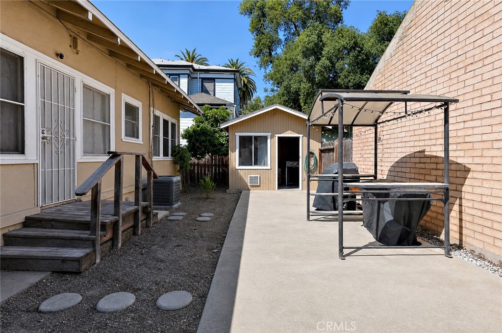 2130 Canal Street Merced, CA 95340 - Photo 31 of 45 a view of a house with backyard and porch