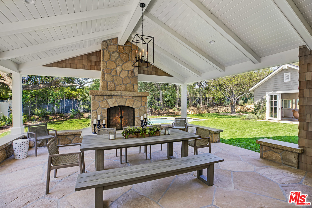 529 Santa Rosa Lane Santa Barbara, CA 93108 - Photo 5 of 24