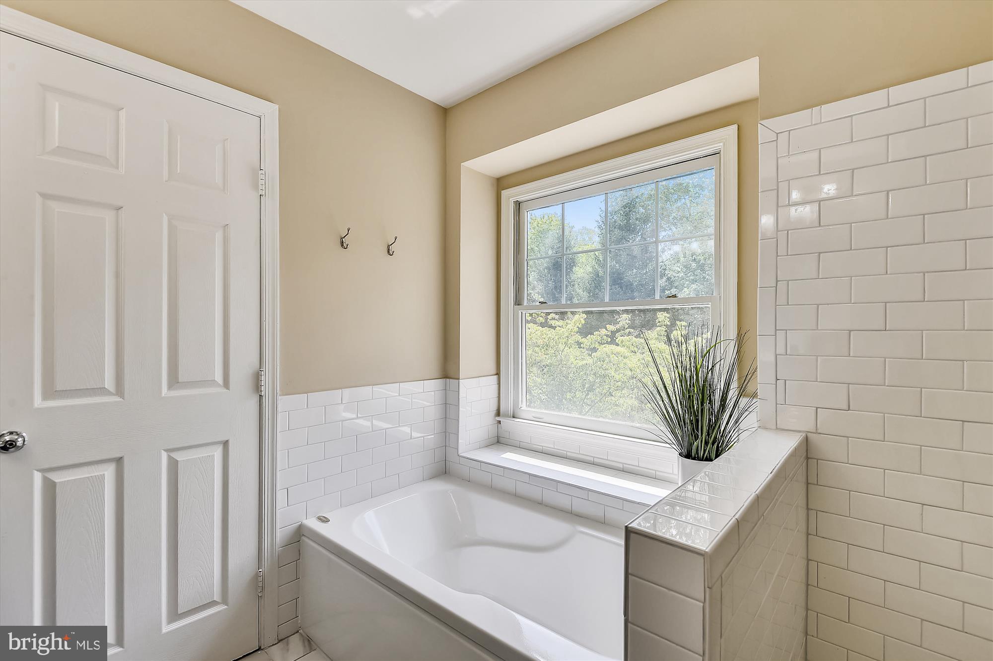 1203 Weatherstone Court Reston, VA 20194 - Photo 26 of 63 Upper Level 1 - Primary BA w/soaking tub