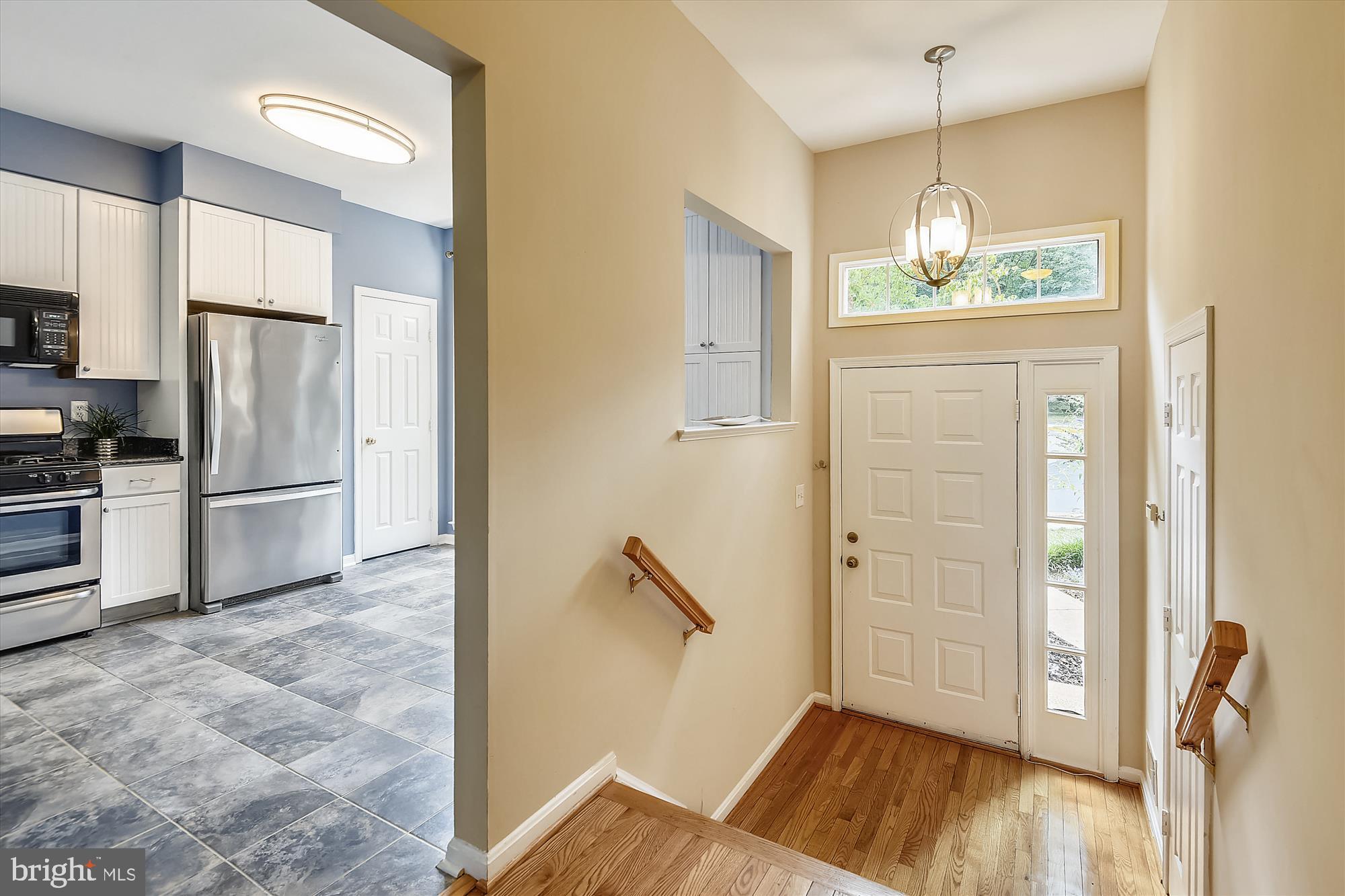 1203 Weatherstone Court Reston, VA 20194 - Photo 4 of 63 Front foyer