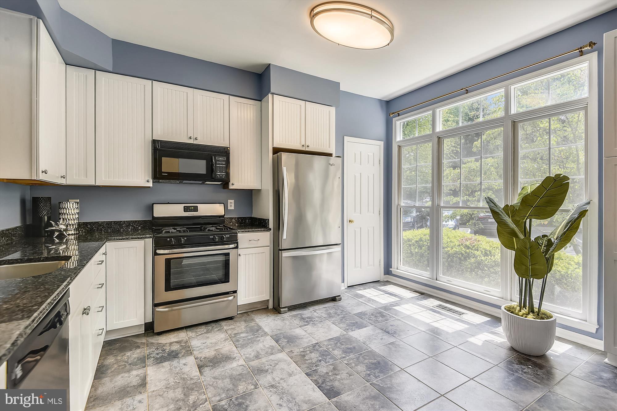 1203 Weatherstone Court Reston, VA 20194 - Photo 6 of 63 Updated kitchen w/granite countertops & pantry