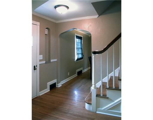 136 Cochran Road Mt. Lebanon, PA 15228 - Photo 2 of 18 Entry/Foyer.