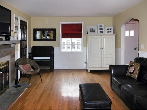 136 Cochran Road Mt. Lebanon, PA 15228 - Photo 6 of 18 Living Room.