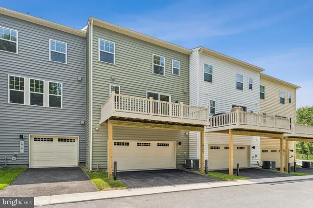 a view of a white building