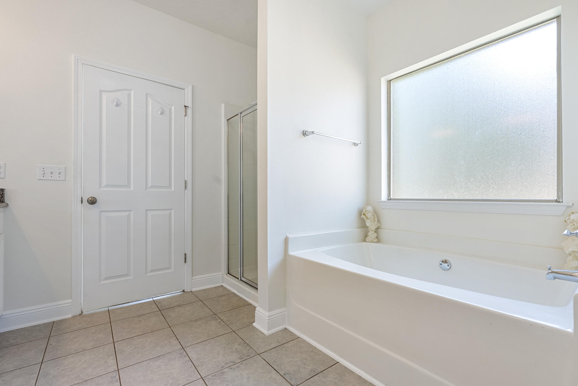 517 Pheasant Trail Crestview, FL 32536 - Photo 23 of 64 a bathroom with a bathtub and a shower