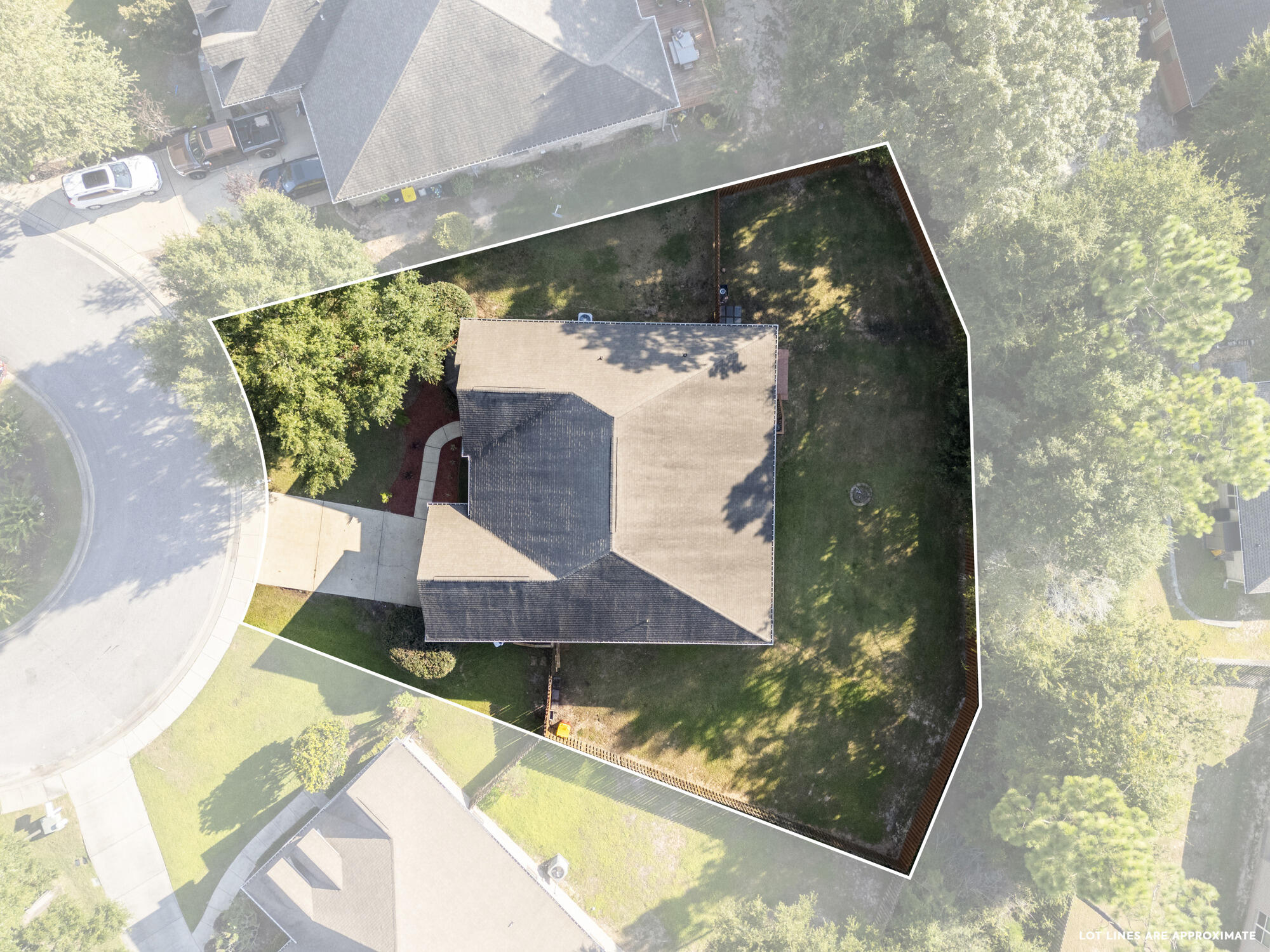 517 Pheasant Trail Crestview, FL 32536 - Photo 53 of 64 a picture of a table and chairs in patio