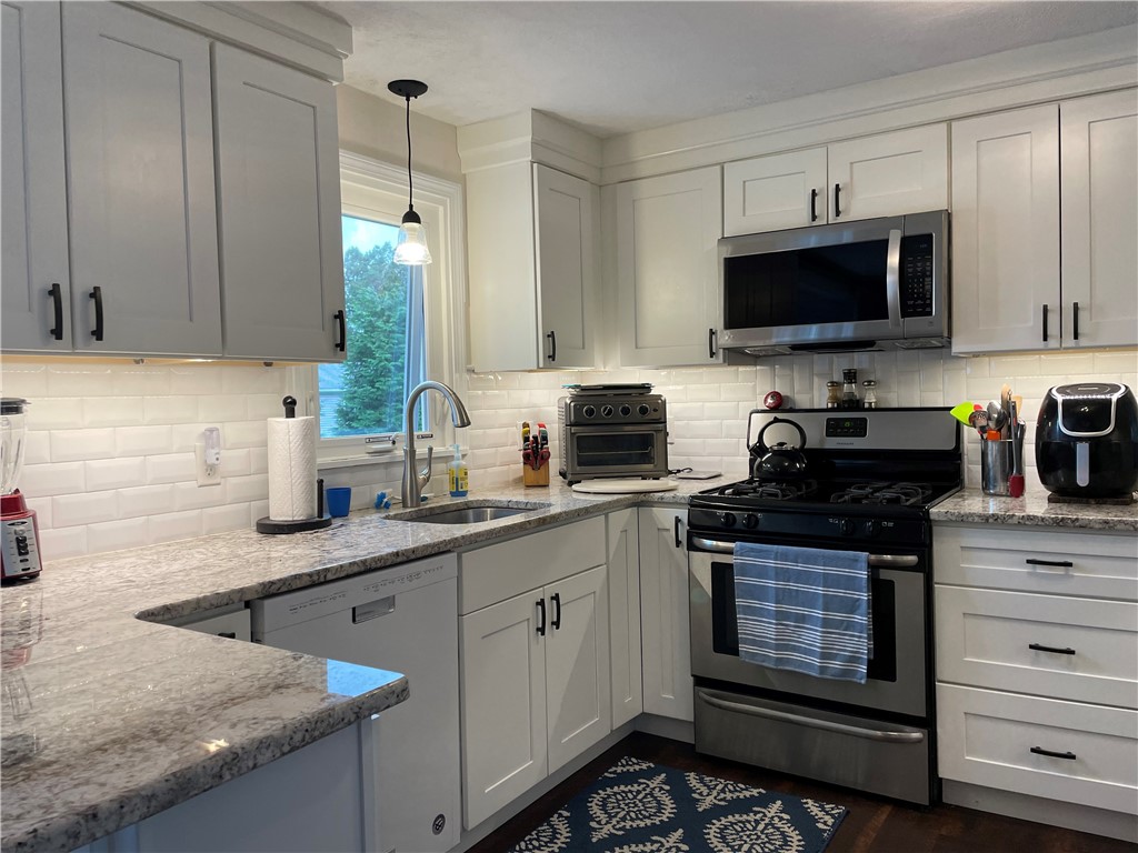40 Walker Road Warwick, RI 02889 - Photo 11 of 32
