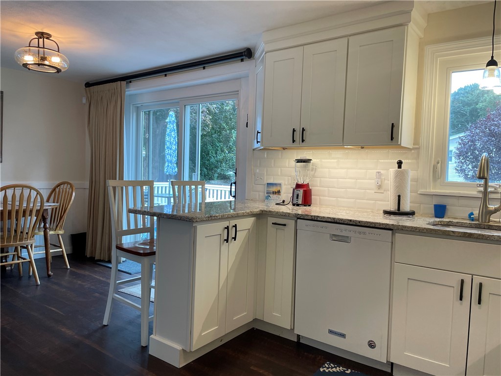 40 Walker Road Warwick, RI 02889 - Photo 12 of 32