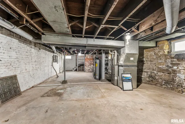 $219,900 | 1018-1020 17th Street, Unit 1, Rock Island, IL 61201