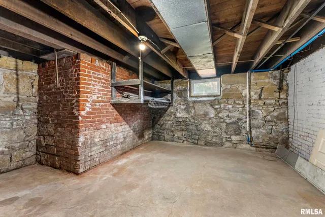 $219,900 | 1018-1020 17th Street, Unit 1, Rock Island, IL 61201