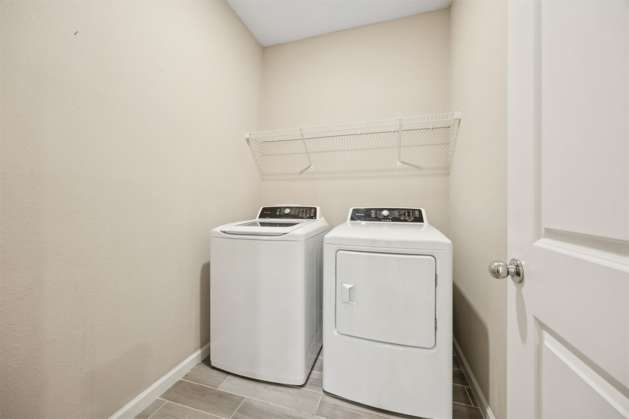 85237 Fall River Parkway Fernandina Beach, FL 32034 - Photo 22 of 88 a utility room with dryer and washer