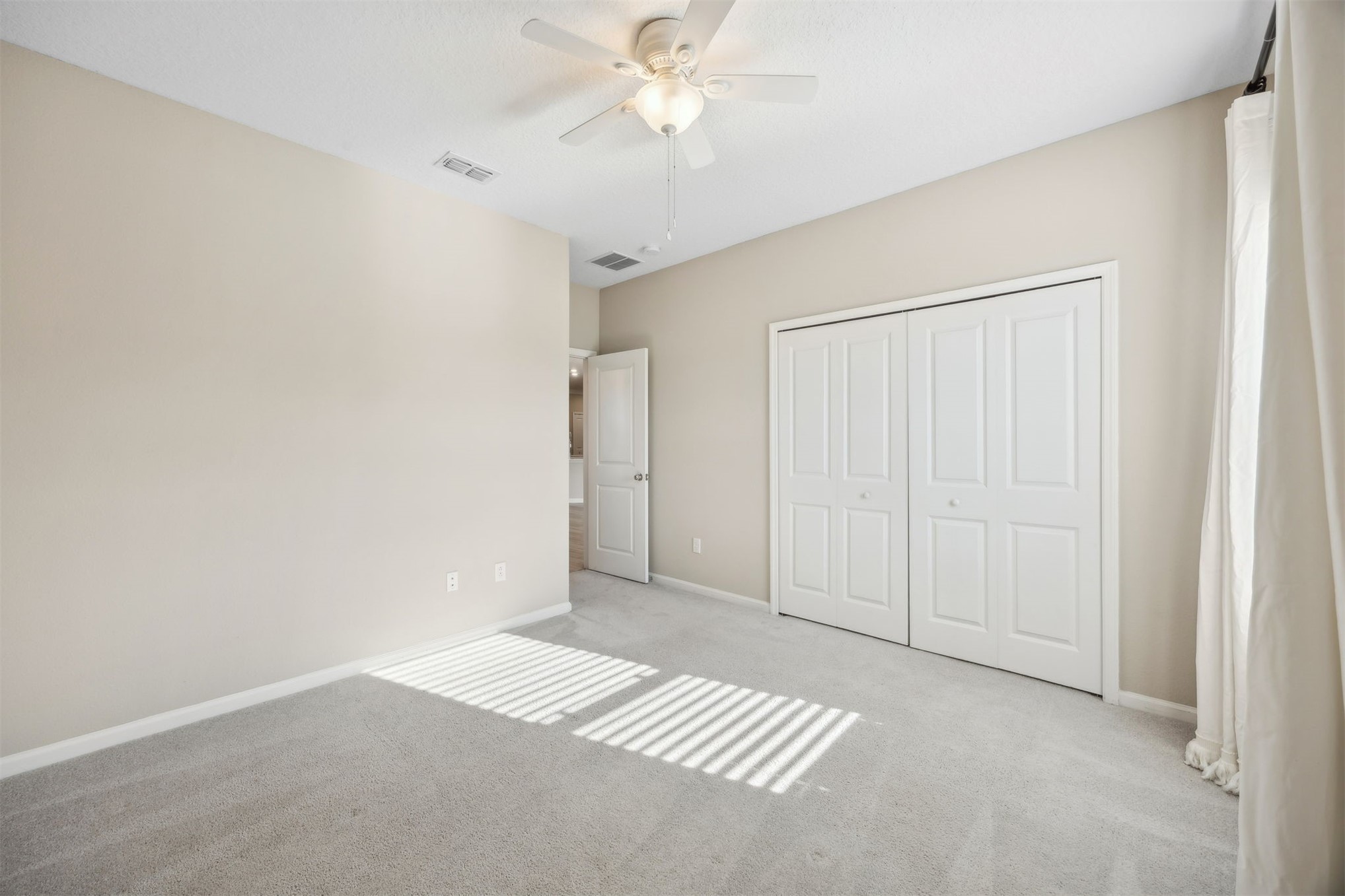 85237 Fall River Parkway Fernandina Beach, FL 32034 - Photo 34 of 88 an empty room with closet and a chandelier fan
