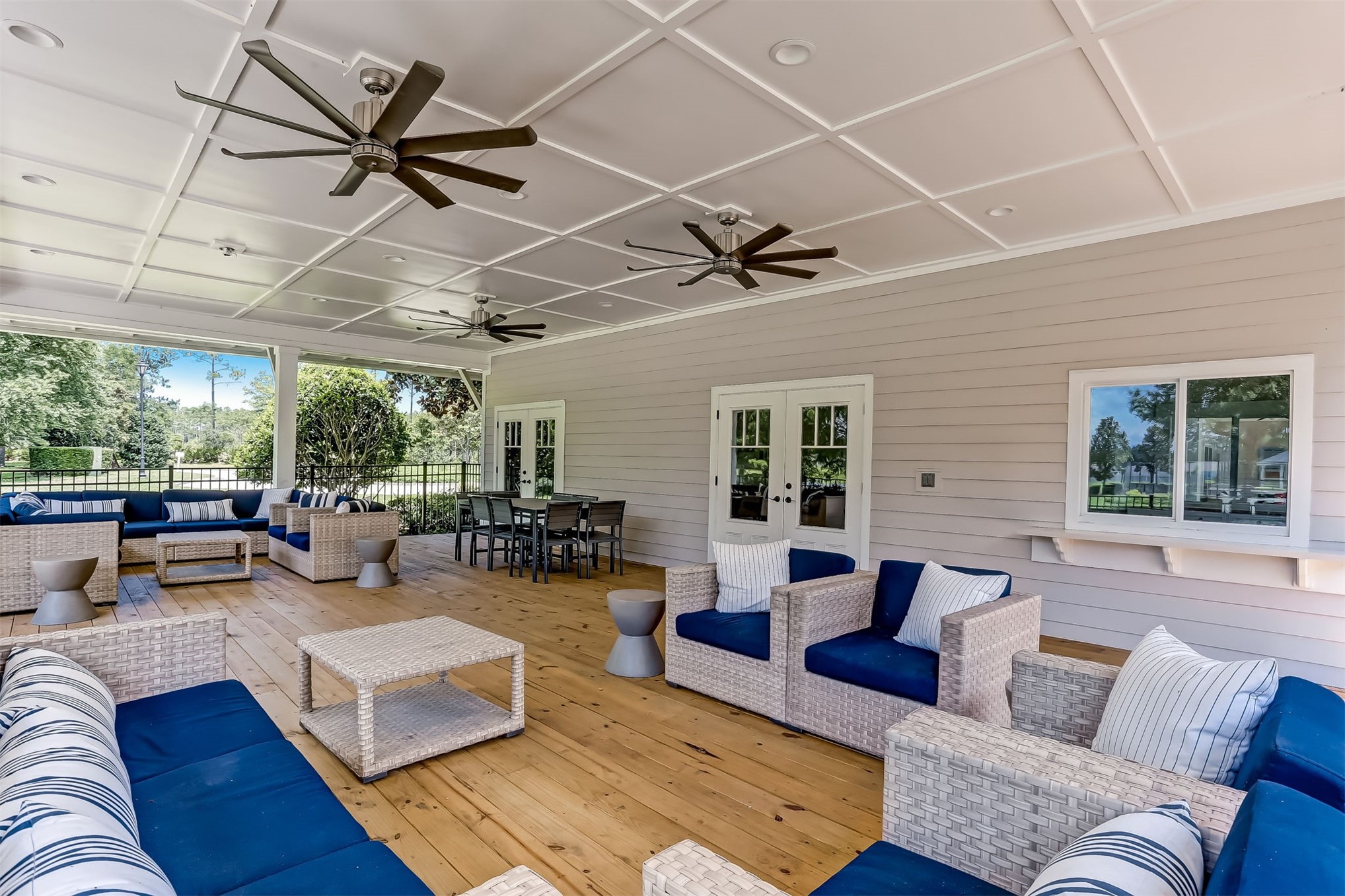 85237 Fall River Parkway Fernandina Beach, FL 32034 - Photo 76 of 88 a living room with furniture