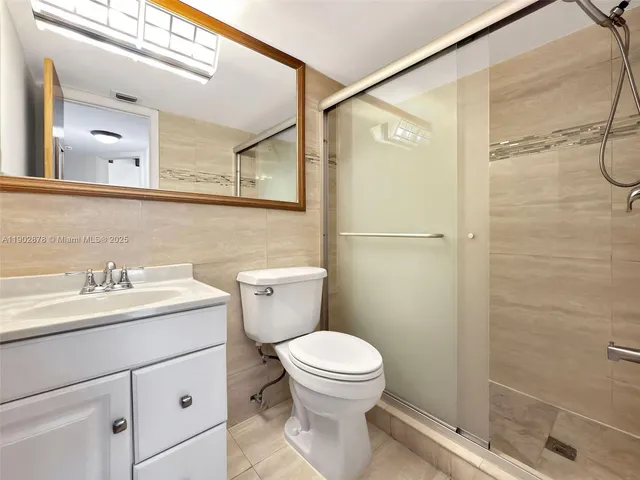 $625,000 | 5201 Orduna Drive, Unit 15, Coral Gables, FL 33146