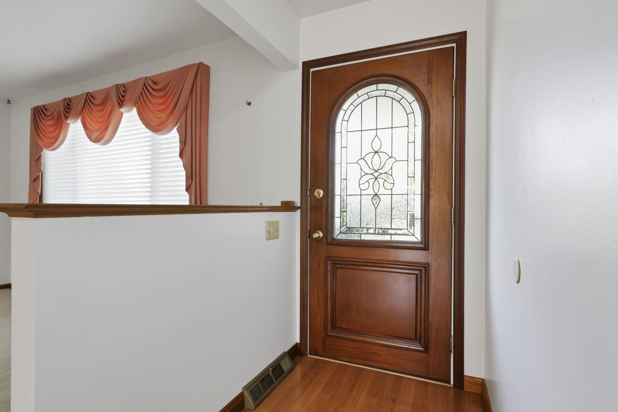 1732 Lynnhurst Road Columbus, OH 43229 - Photo 5 of 36 7-web-or-mls-0V3A9829