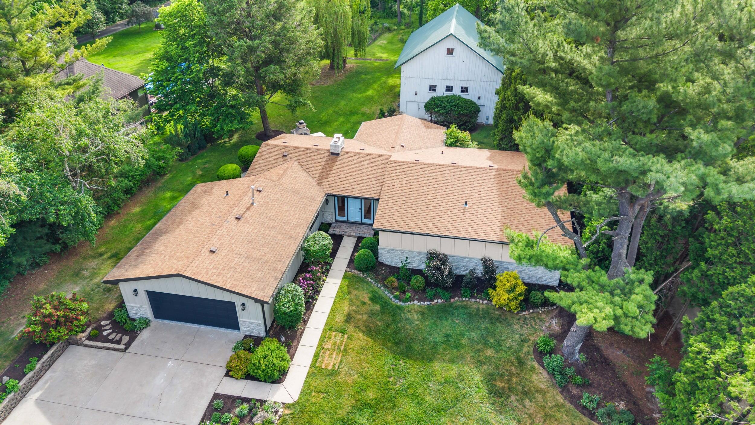 986 Indian Hills Road Fontana, WI 53125 - Photo 1 of 108 Aerial