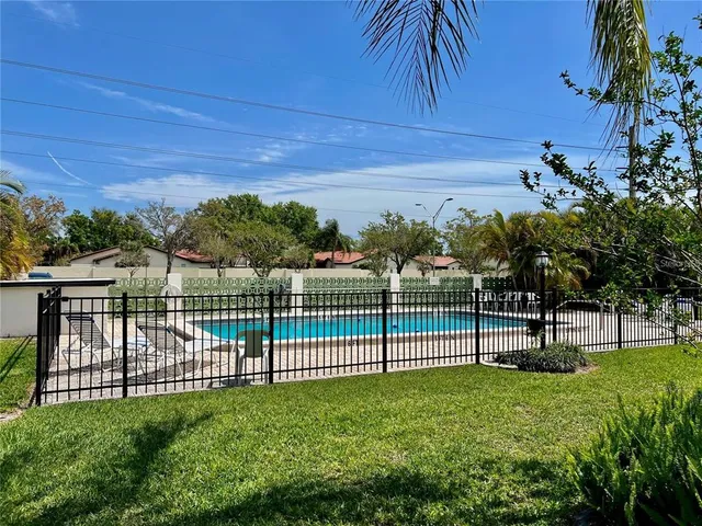 $1,750 | 3500 South Beneva Road, Unit 305, Sarasota, FL 34232