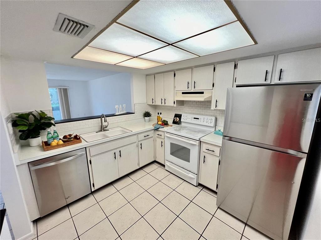 3500 South Beneva Road, Unit 305 Sarasota, FL 34232 - Photo 5 of 21