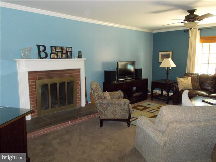 22 Hilton Road Wilmington, DE 19810 - Photo 3 of 25 Living Room