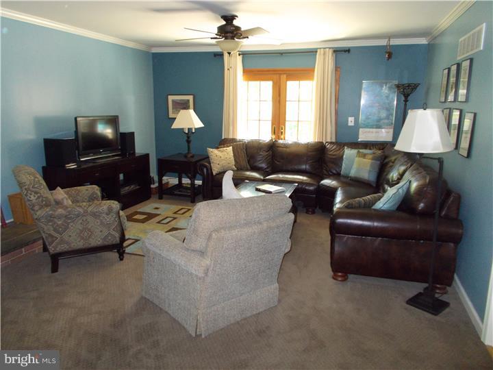 22 Hilton Road Wilmington, DE 19810 - Photo 4 of 25 Living Room