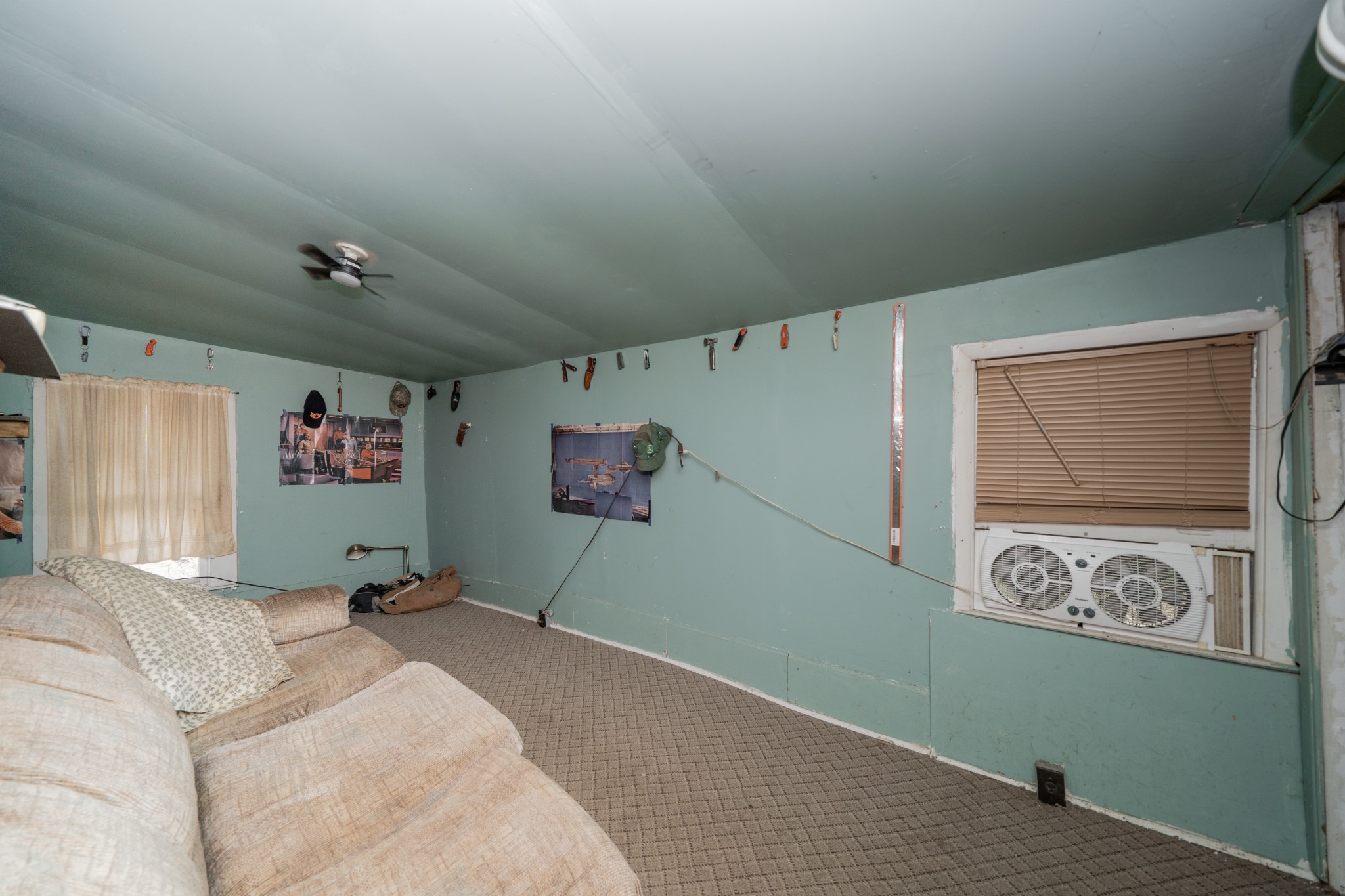44 Cedar Circle Mulberry, TN 37359 - Photo 7 of 20 a view of a livingroom with shelves