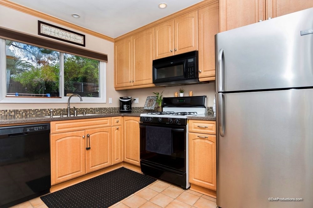 9244 Bellagio Road Santee, CA 92071 - Photo 7 of 24