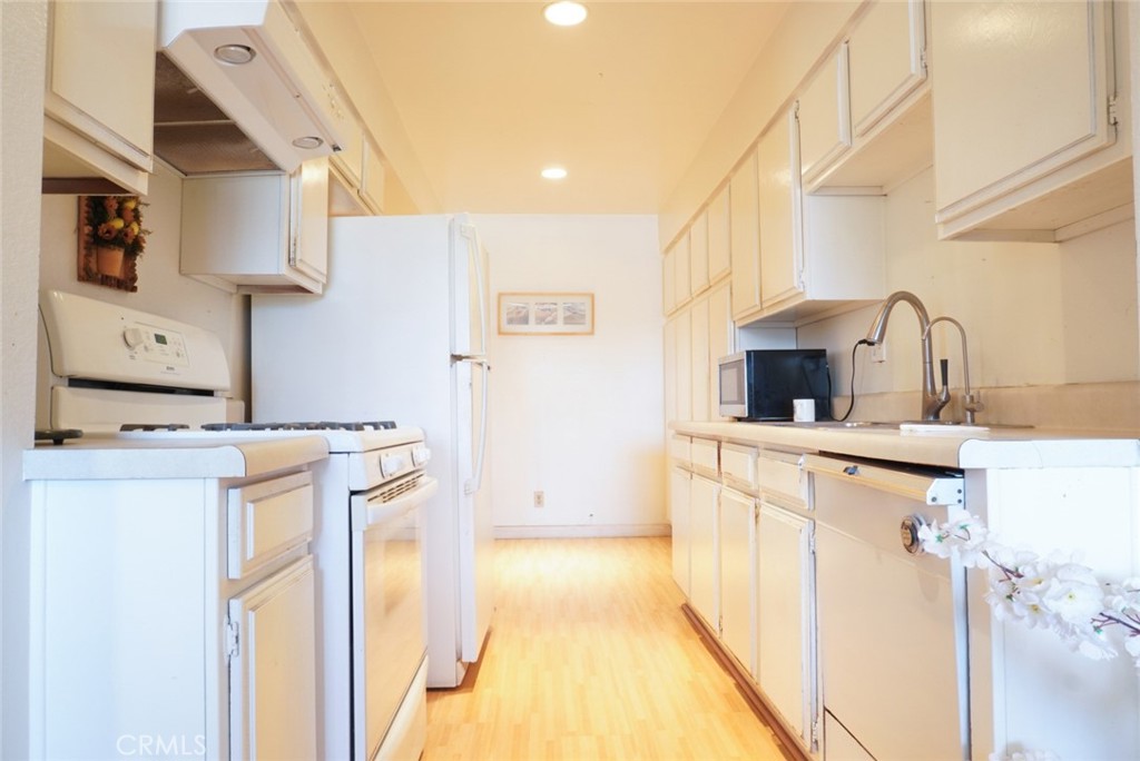 570 West Stocker Street, Unit 202 Glendale, CA 91202 - Photo 15 of 26