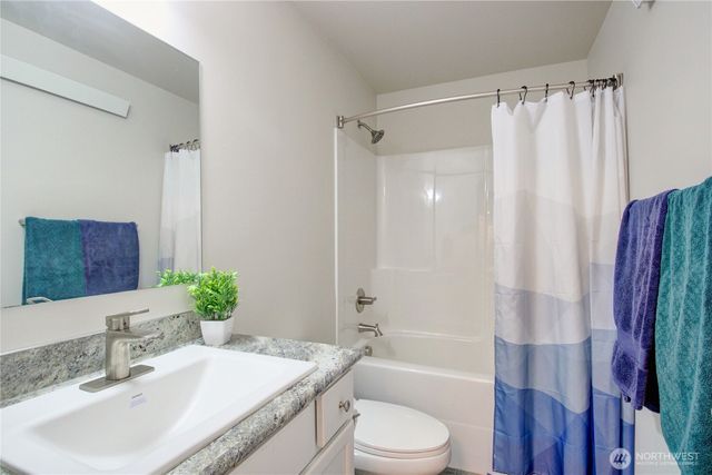 $305,000 | 1651 Southwest Mulberry Place, Unit E304, Oak Harbor, WA 98277