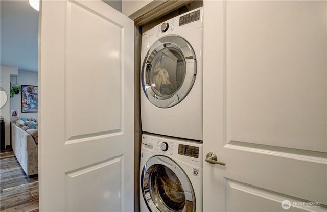 $305,000 | 1651 Southwest Mulberry Place, Unit E304, Oak Harbor, WA 98277