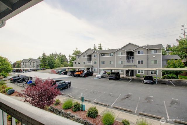 $305,000 | 1651 Southwest Mulberry Place, Unit E304, Oak Harbor, WA 98277