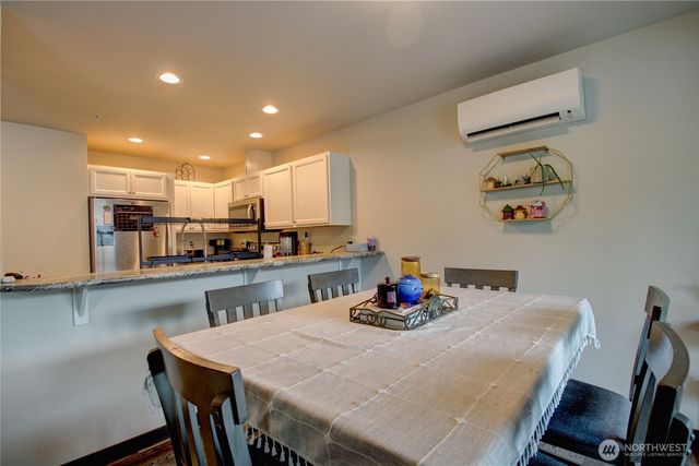 $305,000 | 1651 Southwest Mulberry Place, Unit E304, Oak Harbor, WA 98277