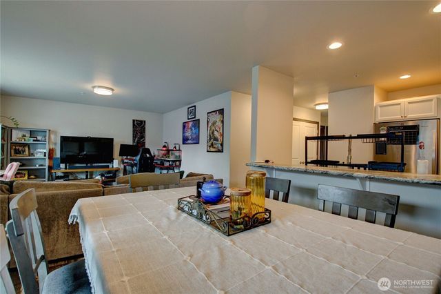 $305,000 | 1651 Southwest Mulberry Place, Unit E304, Oak Harbor, WA 98277