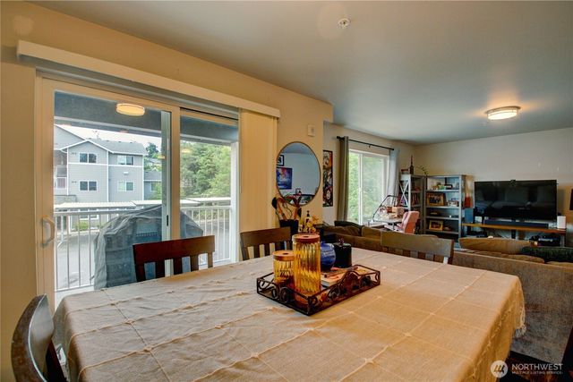 $305,000 | 1651 Southwest Mulberry Place, Unit E304, Oak Harbor, WA 98277