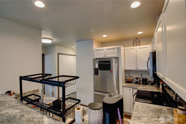 $305,000 | 1651 Southwest Mulberry Place, Unit E304, Oak Harbor, WA 98277