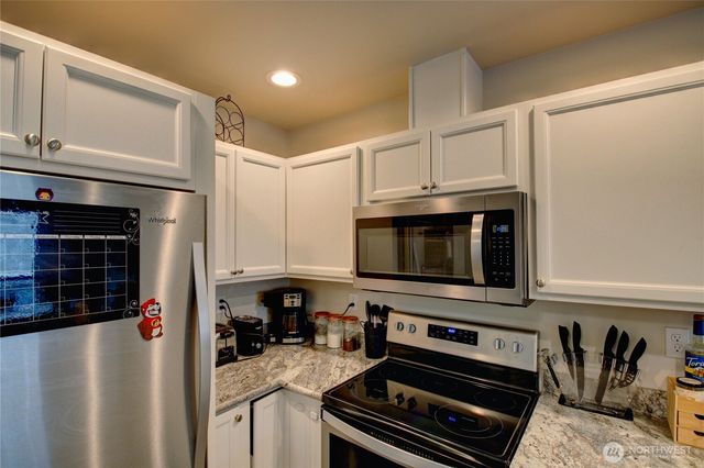 $305,000 | 1651 Southwest Mulberry Place, Unit E304, Oak Harbor, WA 98277